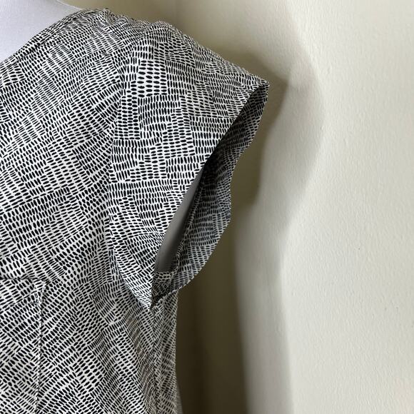 Joie 100% Silk Top XS Black White Cap Sleeve Keyhole Office Work Casual Pocket - Picture 6 of 10